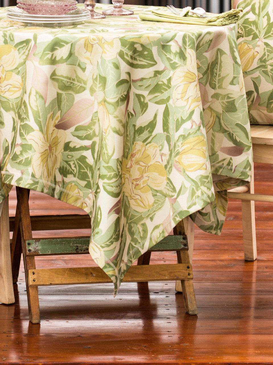 APRIL CORNELL MAGNOLIA OUTDOOR TABLECLOTH 54X54